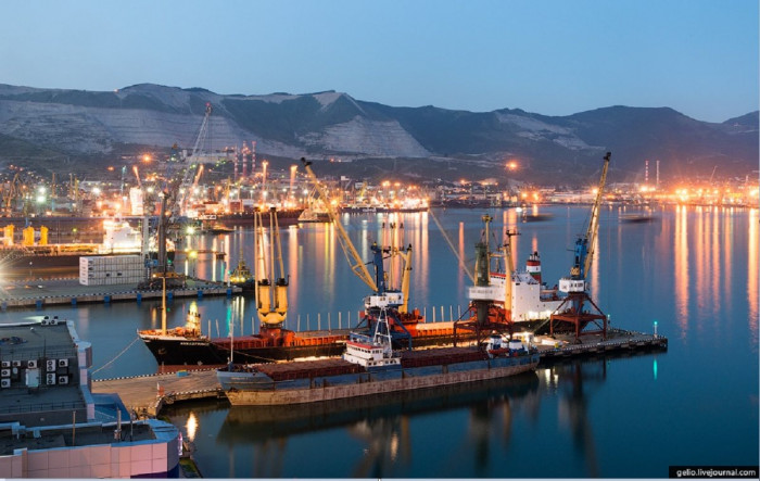 Strike back? How to react in case of new Russian attacks on ports