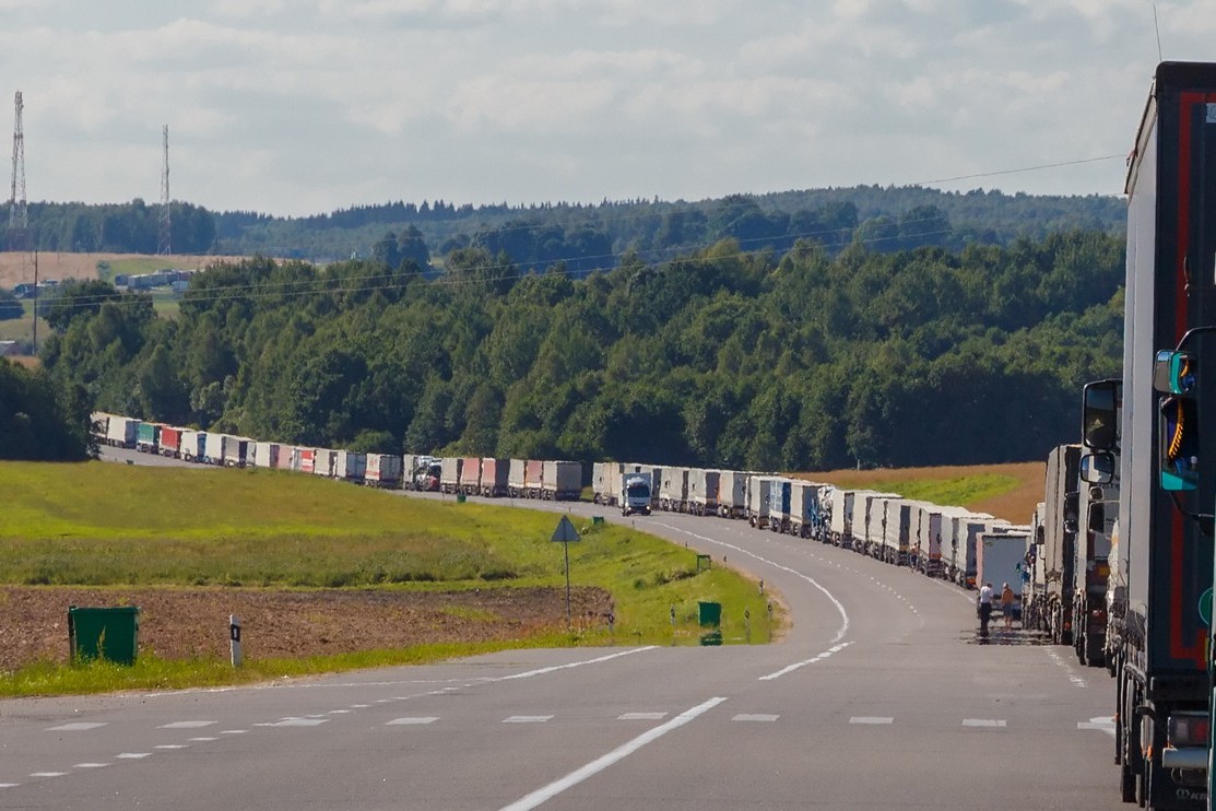 BORDER CLOSED BY WEATHER SOUNDERS. WHY ARE TRUCK DRIVERS PUNISHED?