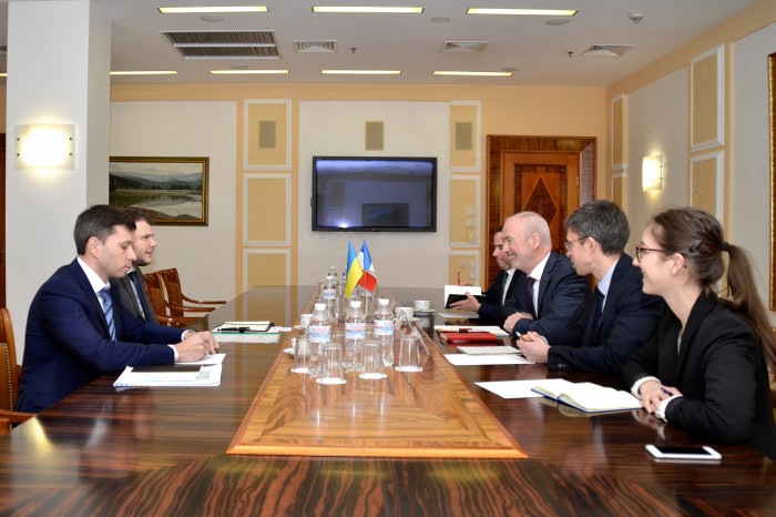 МІУ хоче залучити французькі компанії до модернізації ж / д інфраструктури України МІУ хоче залучити французькі компанії до модернізації ж / д інфраструктури України