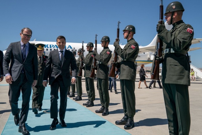 Зеленський обіцяє 20 млрд доларів інвестицій в інфраструктуру за 5 років Зеленський обіцяє 20 млрд доларів інвестицій в інфраструктуру за 5 років