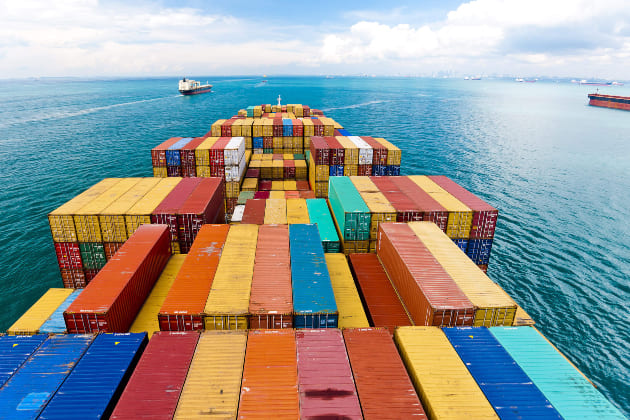 Fitch Ratings has downgraded the rating outlook for the shipping industry due to problems in the container shipping market Fitch Ratings has downgraded the rating outlook for the shipping industry due to problems in the container shipping market