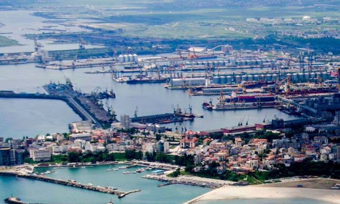 The Romanian port of Constanta will be able to handle 12 million tons of grain if the grain corridor is closed The Romanian port of Constanta will be able to handle 12 million tons of grain if the grain corridor is closed