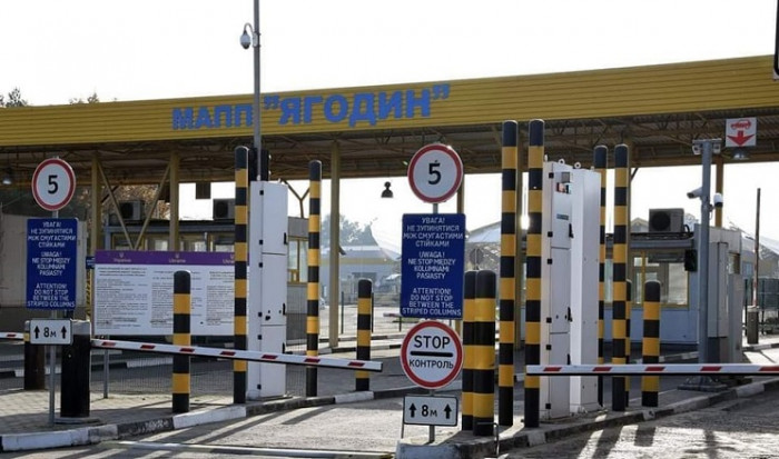 The queue of trucks at the &quot;Yagodin-Dorogusk&quot; checkpoint has decreased almost 7 times, 