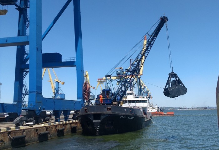 У порту Маріуполь почалися днопоглиблювальні роботи У порту Маріуполь почалися днопоглиблювальні роботи