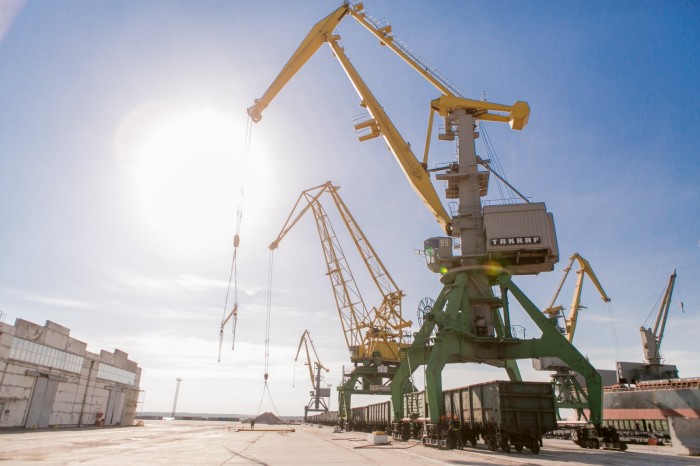 Президент доручив передати в концесію ДП в портах Херсон і Ольвія до кінця року