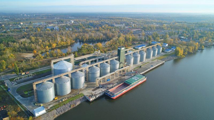 Один з терміналів &quot;Нібулона&quot; на Дніпрі відновив роботу з водним транспортом