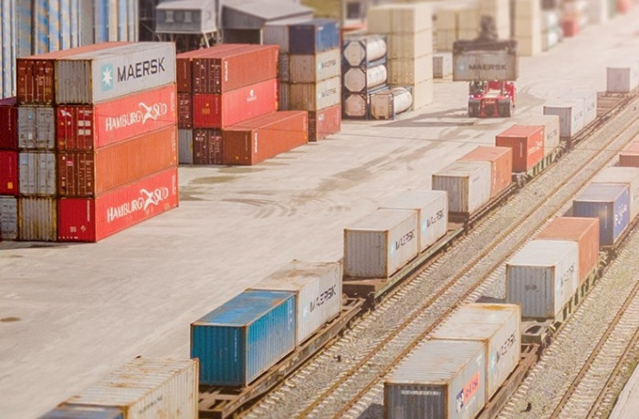 Термінал у Мостиськах почав стафірувати зерно в морські контейнери Термінал у Мостиськах почав стафірувати зерно в морські контейнери