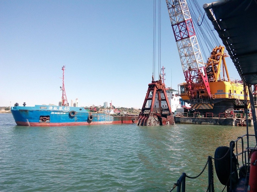 Визначено переможця тендеру на днопоглиблення в Маріуполі Визначено переможця тендеру на днопоглиблення в Маріуполі