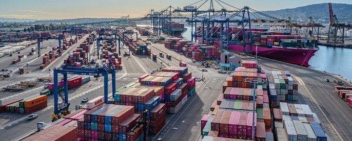 Затори в найбільших контейнерних портах США зберігаються