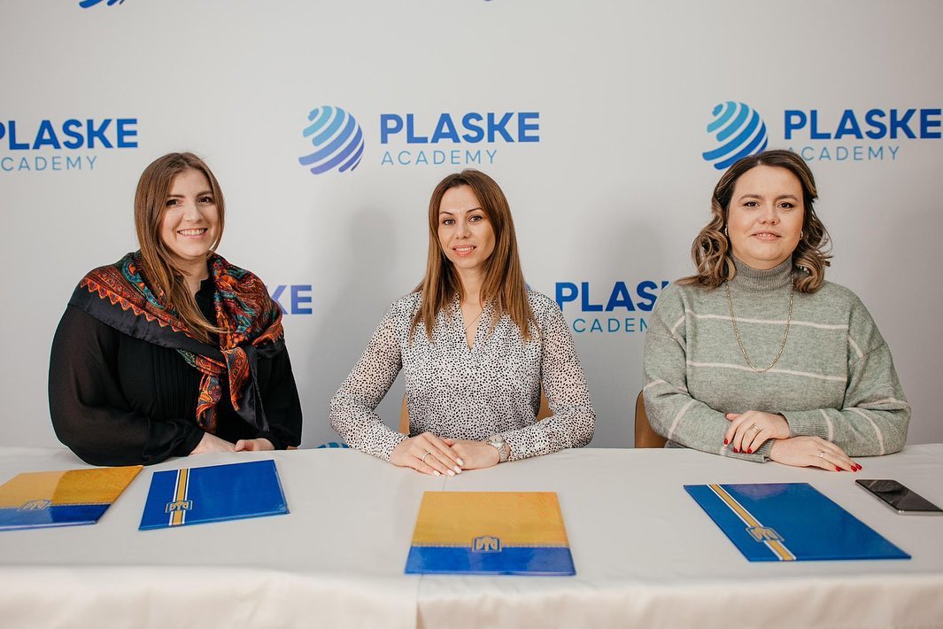 Signing of two memorandums at once Signing of two memorandums at once