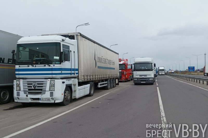 The cargo border is crowded again! But truckers are not targeting Europe.