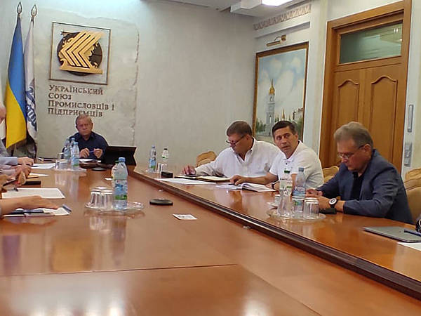 ANTI-CRISIS HEADQUARTERS: NOT MORE THAN 2 MILLION CAN BE EXPORTED THROUGH UKRZALIZNYTSA. TON PER MONTH, AND AT LEAST 6.5 MILLION. TONE