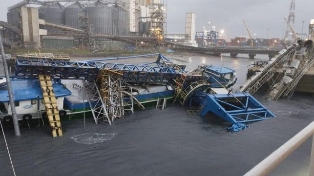 A container ship collided with a docked bulk carrier, overturning port equipment in Vietnam A container ship collided with a docked bulk carrier, overturning port equipment in Vietnam