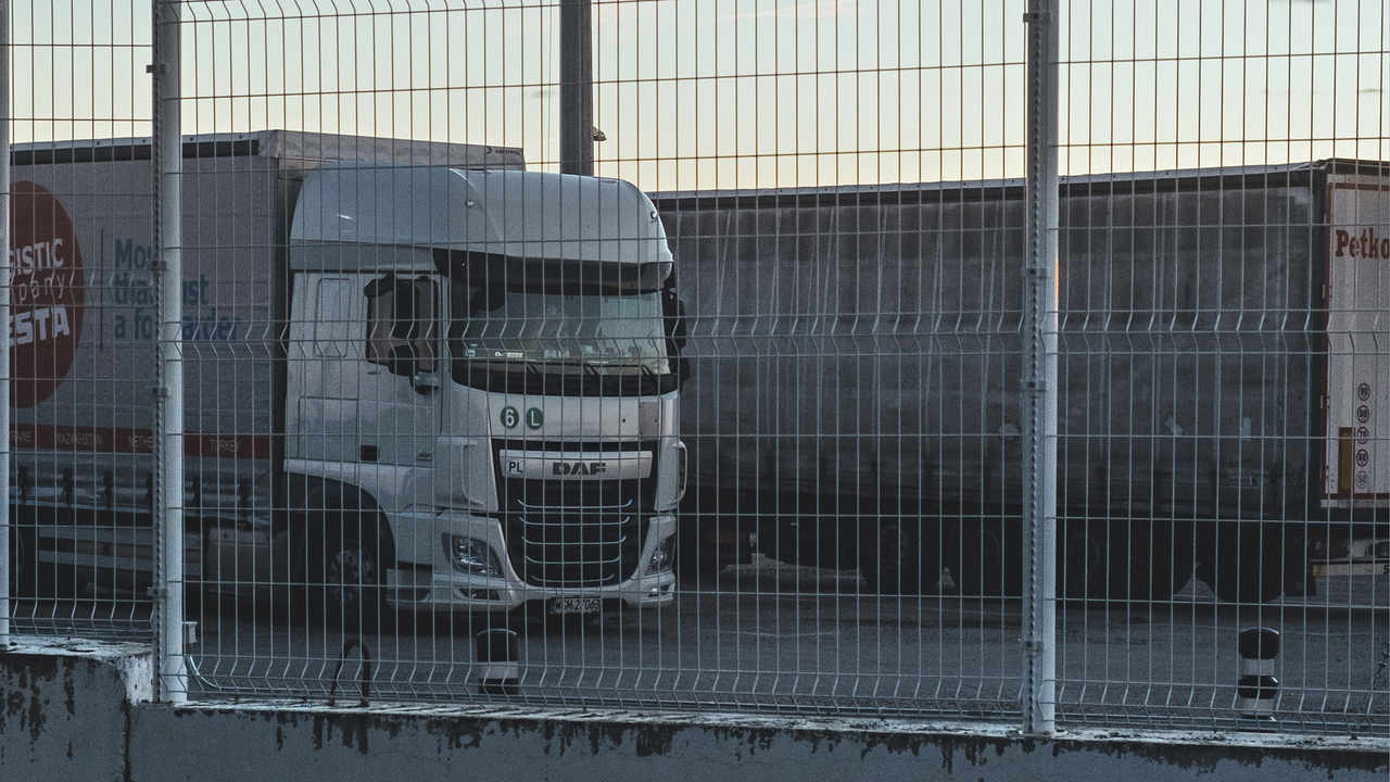 ЄС ПУБЛІКУЄ ПРОЕКТ ДЕЛЕГОВАНОГО ЗАКОНУ ПРО БЕЗПЕЧНІ ПАРКУВАННЯ