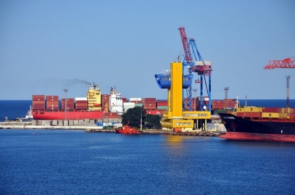 Одесский морской порт принял 4 контейнеровоза одновременно Одесский морской порт принял 4 контейнеровоза одновременно