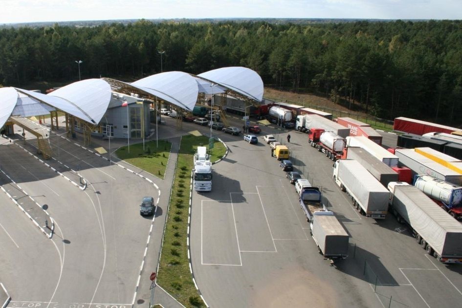 MIU: all trucks cross the border only through the E queue MIU: all trucks cross the border only through the E queue