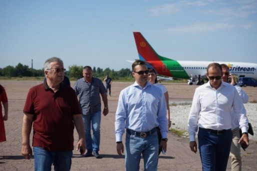 Подовження злітно-посадкової смуги в аеропорту Житомира дозволить приймати сучасні повітряні судна, - Олег Ющенко Подовження злітно-посадкової смуги в аеропорту Житомира дозволить приймати сучасні повітряні судна, - Олег Ющенко