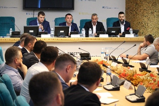 Працюємо, щоб вже незабаром на залізничних коліях з’явилися перші приватні локомотиви, - Дмитро Абрамович Працюємо, щоб вже незабаром на залізничних коліях з’явилися перші приватні локомотиви, - Дмитро Абрамович