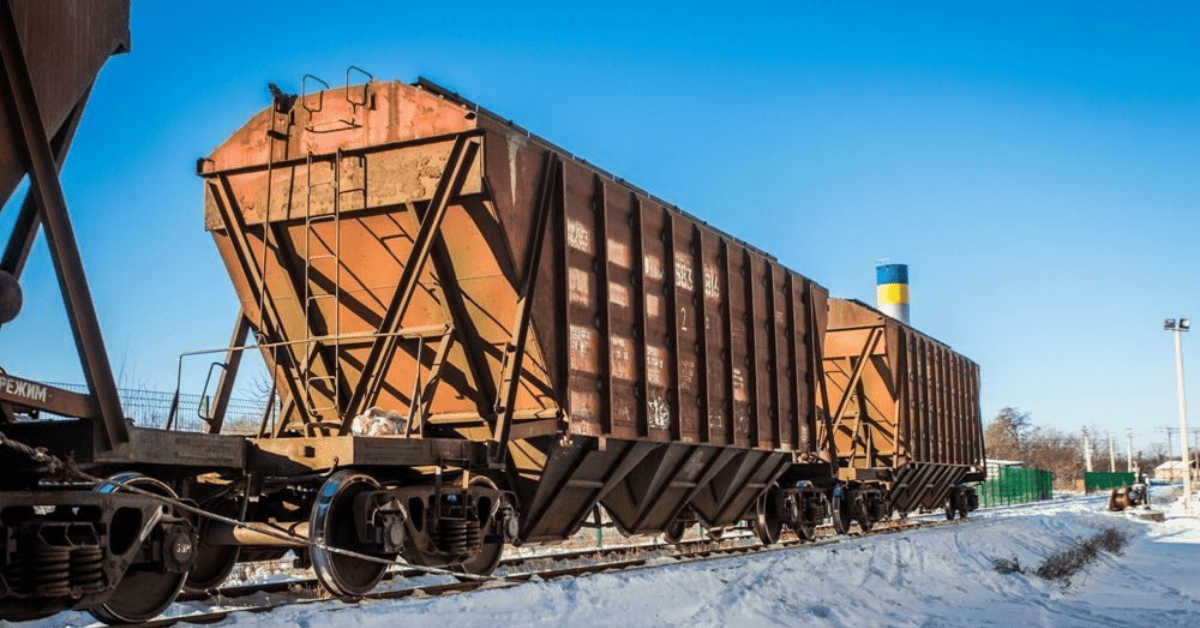 The volume of grain transfers through the western border crossings decreased significantly in February