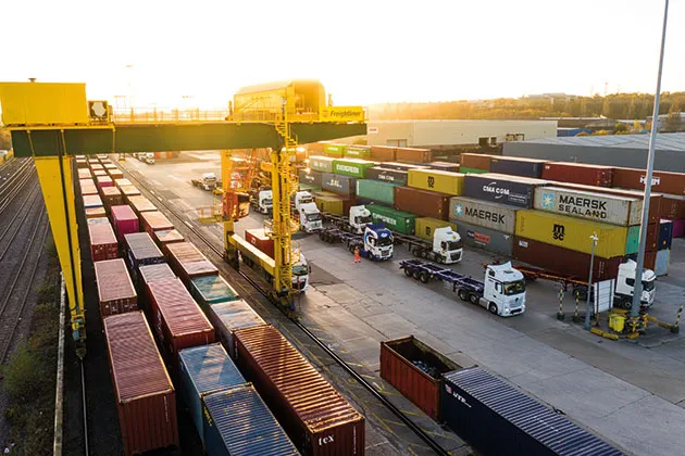 CMA CGM КУПУЄ FREIGHTLINER ЗА НЕРОЗГОЛОШЕНУ СУМУ